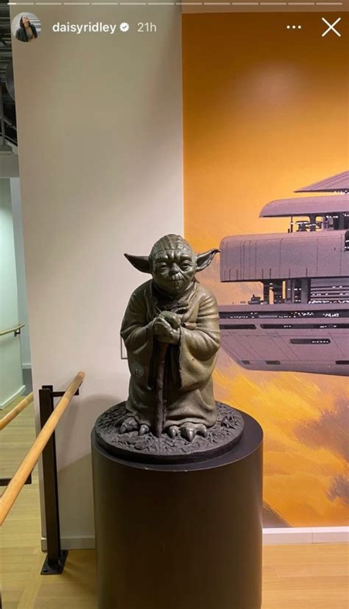 Mark Hamill Trains Daisy Ridley Yoda Style