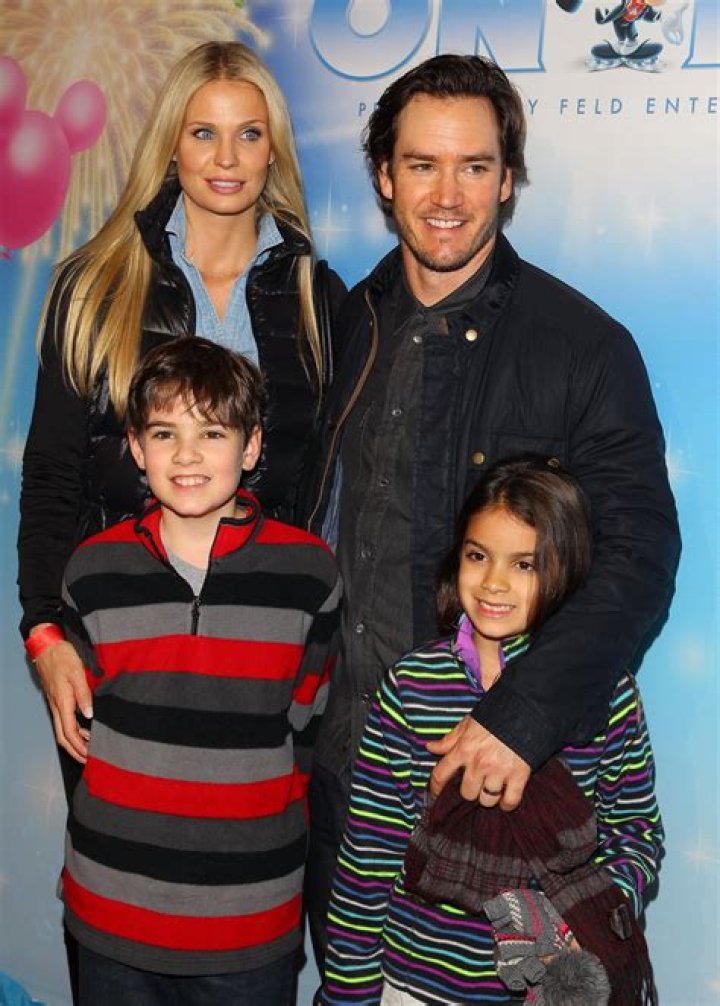 Mark-Paul Gosselaar Parents, Wiki,Ethnicity, Biography, Age, Wife, Children, Net Worth & More.