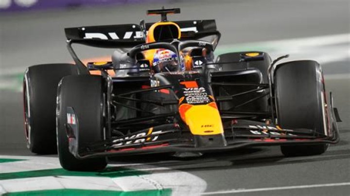 Max Verstappen cruises to victory at Saudi Arabian GP to extend dominant start to F1 title defense