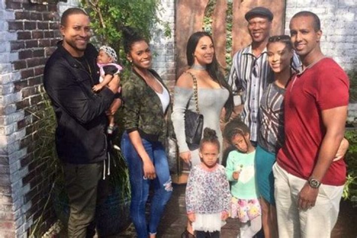 Meet Byron Scott’s children, son DaRon and daughter LonDen