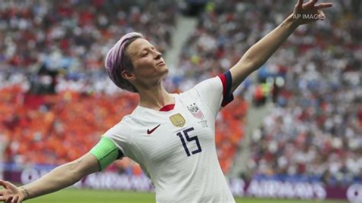 Megan Rapinoe hobbles off the pitch after injury early in the final match of her career
