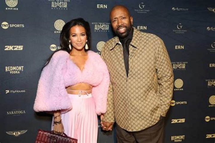 Memes & Tweets About Kenny & Tia's Naked 'BiP' Date