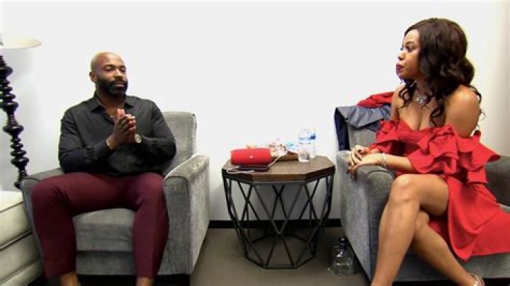 Michaela throws some serious shade at her MAFS costars while posing alongside Gil
