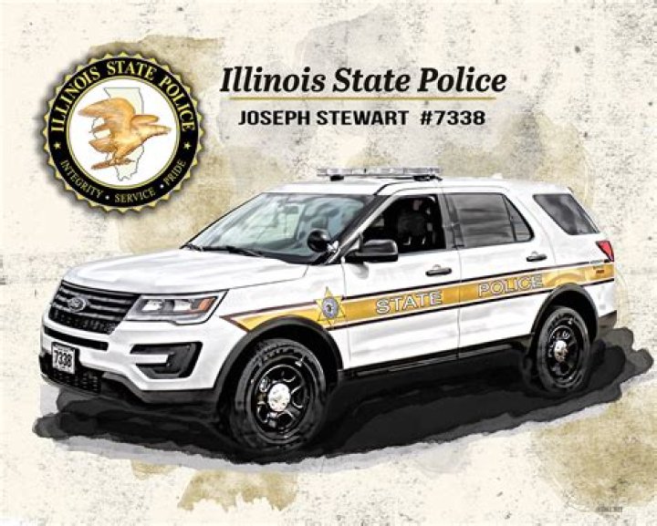 Mob breaks Illinois State trooper’s windshield