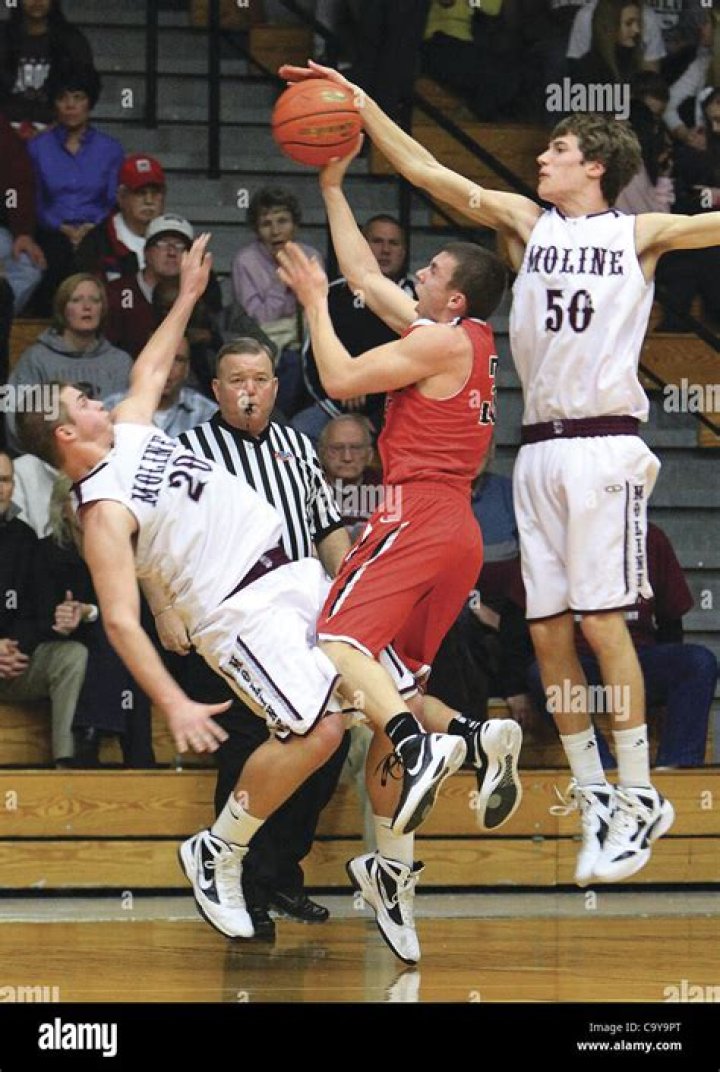 Moline Basketball falls to Pekin