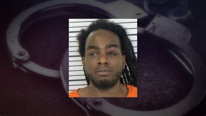 Moline man led high-speed chase, hit 3 cars in Davenport, ISP alleges