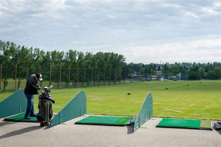 Muscatine golf course, driving range open for season