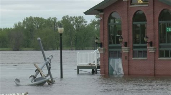 Muscatine sets flood gate exercise