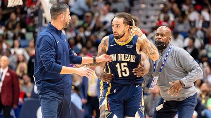NBA suspends Brooks, fines Mitchell for Grizz-Cavs scuffle