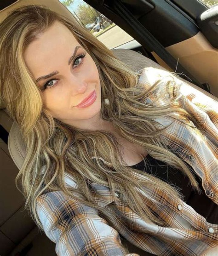 Niece Waidhofer SM influencer & model dies of suicide