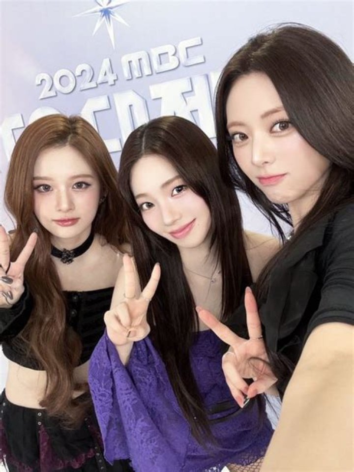 NMIXX’s Sullyoon gets pushed by fans, sparking debates about idol safety; Netizens react