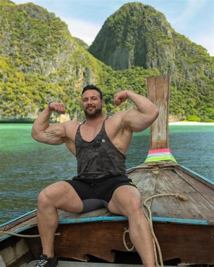 Noel Deyzel (Travel Blogger) Wiki, Biography, Age, Girlfriends, Family, Facts and More