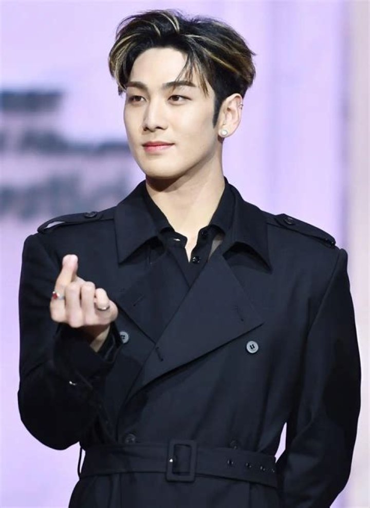 NU’EST members Hwang Min Hyun, Baekho, Ren and more reunite for meal following March disbandment