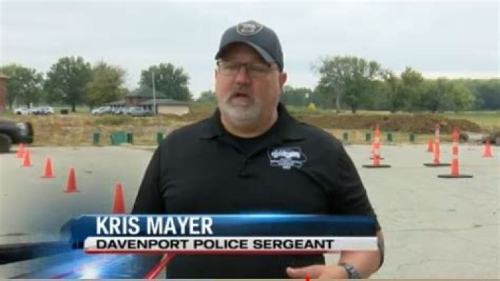 Officers train for pursuits at Credit Island, Davenport