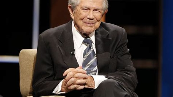 Pat Robertson steps down as host of long-running ‘700 Club’