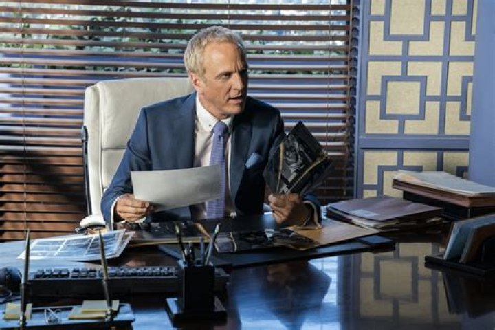 Patrick Fabian Talks Howard Hamlin in Better Call Saul