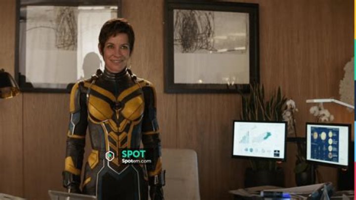 Paul Rudd Ruins Daughter's Wasp Costume by Dressing as Weird Al for Halloween