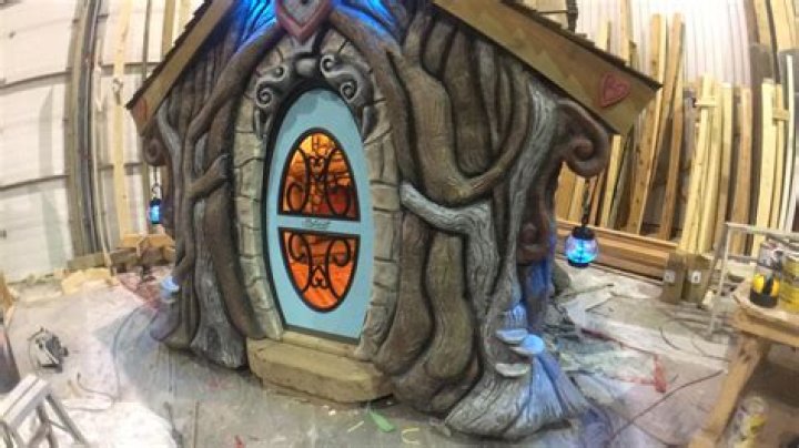 Playhouse Masters make jawdropping trio of tiny houses based on Neverland in exclusive clip!