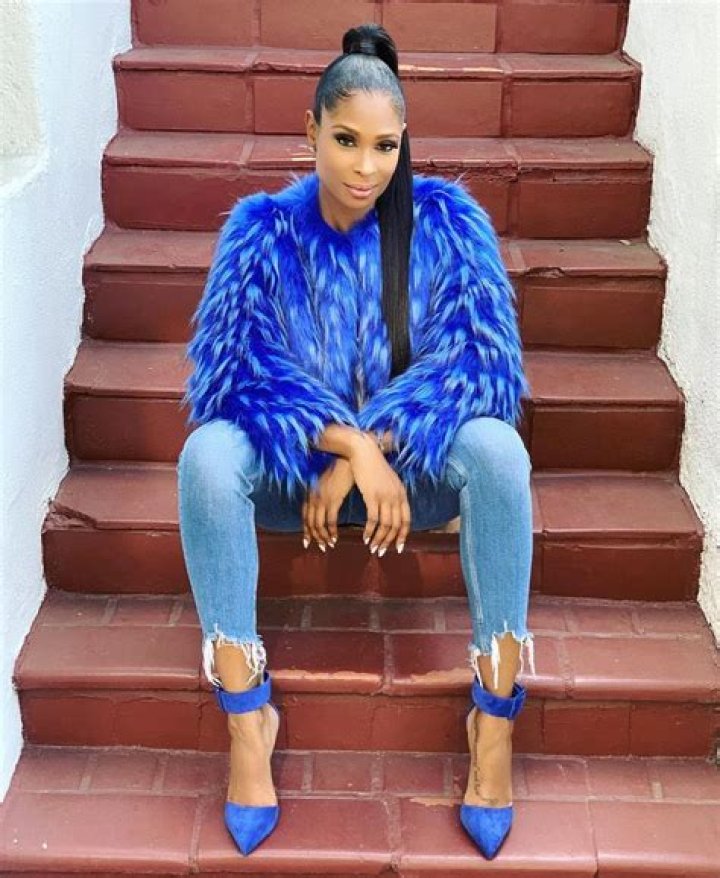 Pregnancy Rumors Swirl Around Jennifer Williams After She Posts Photo In Sleek Jumpsuit