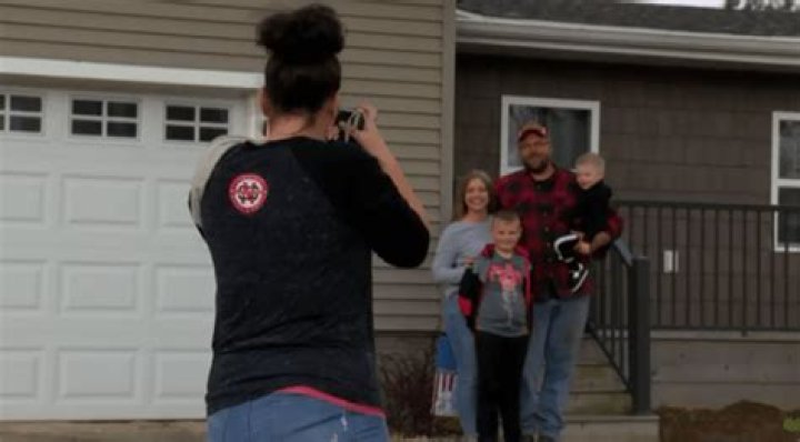 Quarantine Captures: Local photographer takes family photos, helps feeds families in the North Scott community