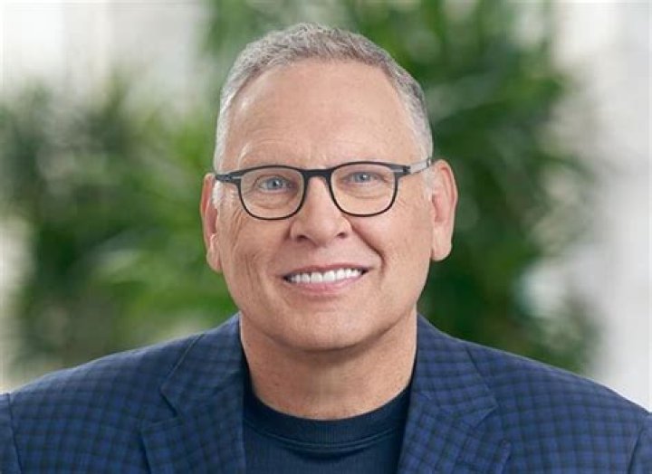 Randall Lipps Net Worth (2024) | wallmine