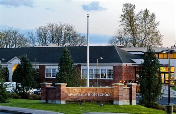 Riverdale High School seniors picking up graduation announcements amid COVID-19 pandemic