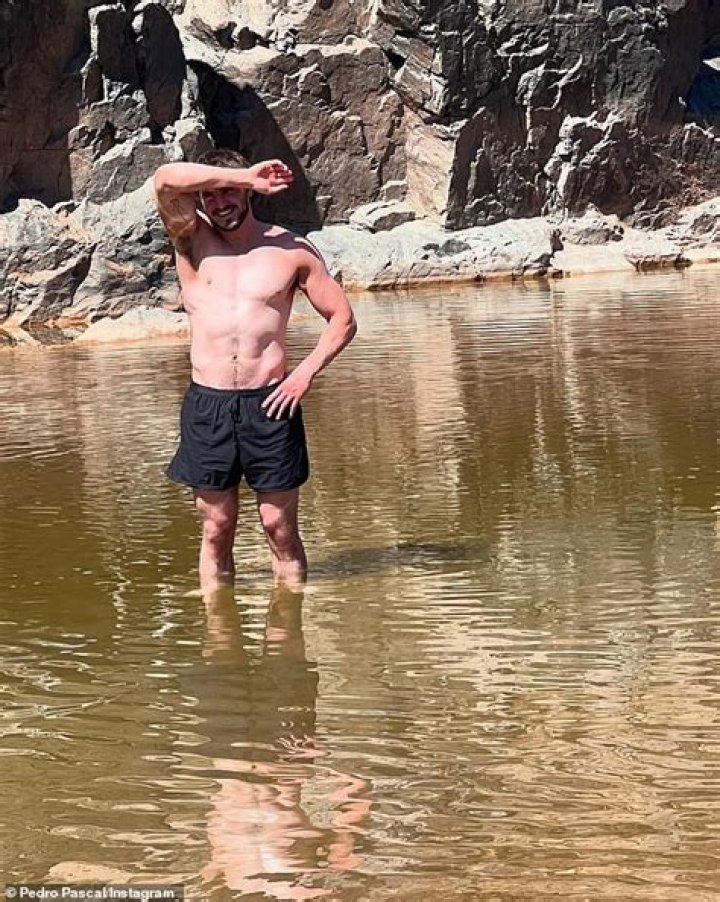 Russell looks drool worthy hot in his new shirtless snap
