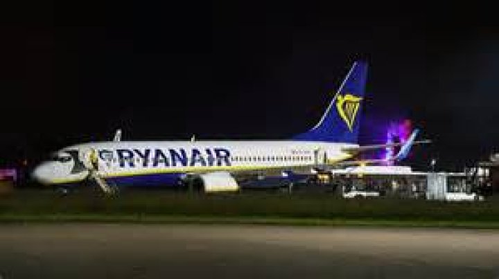 Ryanair plane makes emergency landing in Algarve after 'code red' engine issue on flight from Manchester to Tenerife