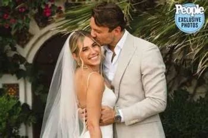 Sam Reinhart Girlfriend Jessica Jewell: Engagement & Dating