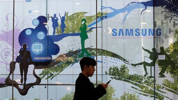 Samsung reports decline in profit but anticipates business improvement driven by chips
