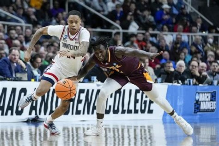Sanogo, UConn send Pitino, Iona packing from March Madness