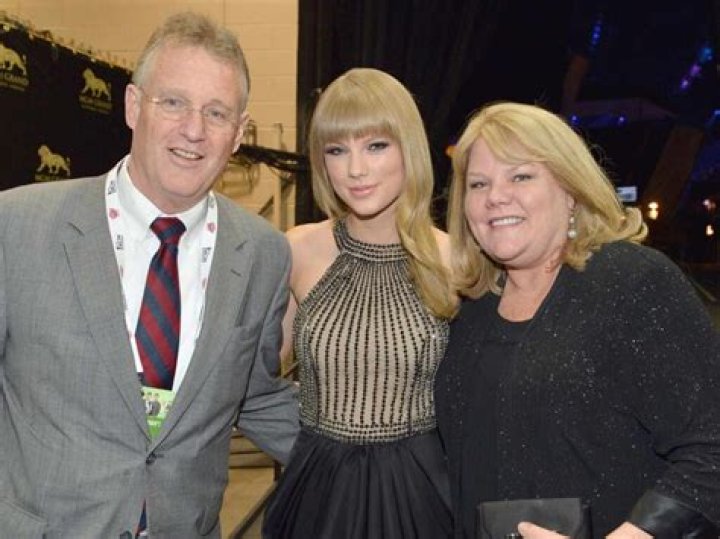 Scott Swift College Football Career: Where Did Taylor Swift Dad Play?