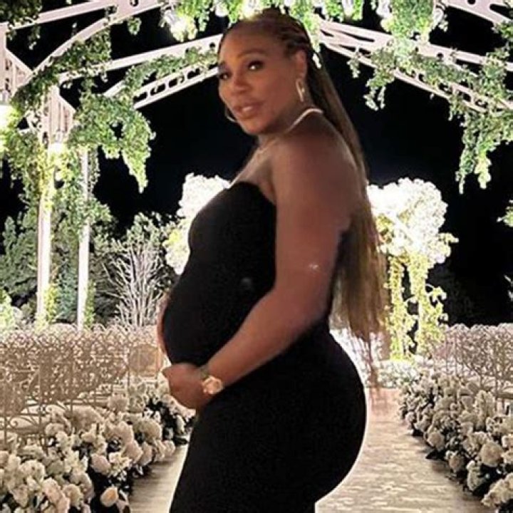 Serena Williams Cradles Baby Bump in New Lincoln Advert