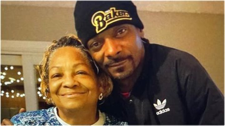 ‘She Opened Up Her Eyes to C Us’: Snoop Dogg Says His Mother Is ‘Still Fighting’ After Having Been In the Hospital for Months