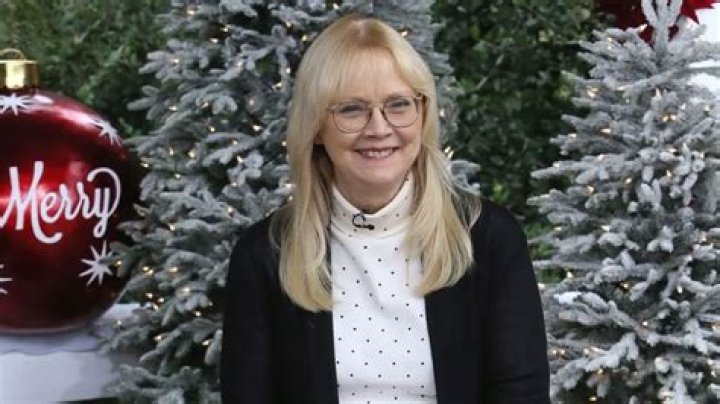 Shelley Simpson Net Worth (2024)