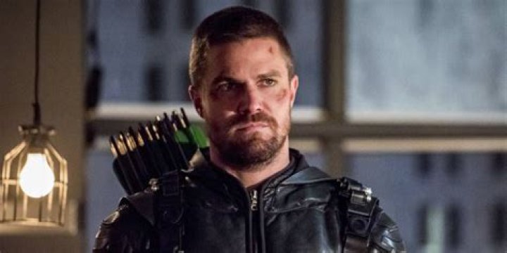 Stephen Amell Describes New Bow For 'Arrow' Season 6