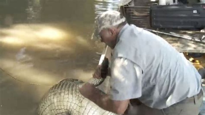 Swamp People recap: Mr. Daniel free solos, Ronnie pops and Troy and Terral clean up