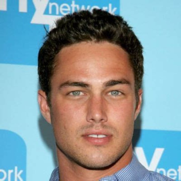 Taylor Kinney- Wiki, Age, Height, Net Worth, Girlfriend, Ethnicity