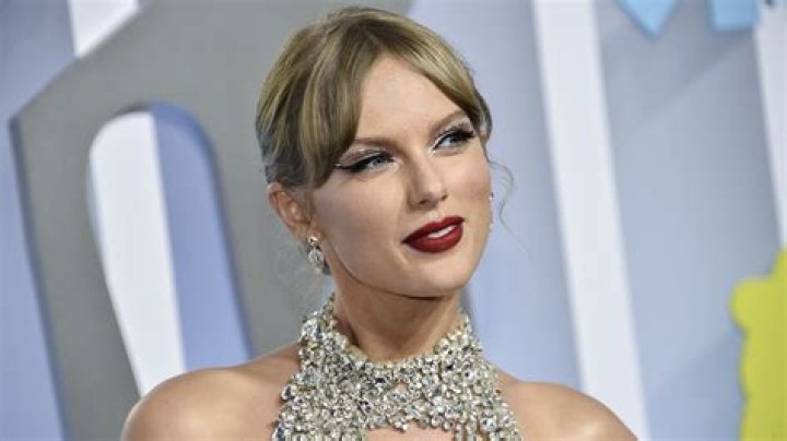 Taylor Swift fans raise money for Florida bride's wedding