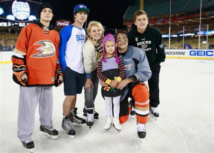 Teemu Selanne Has Four Children: One Daughter & Four Sons