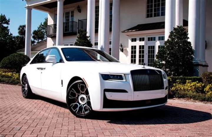 Teen, 16, arrives at prom in a Rolls-Royce decorated with four MILLION Swarovski crystals that cost £500 for 15 minutes – The Sun
