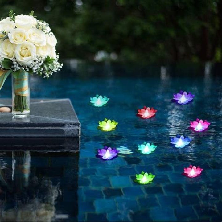 The 7 Best Floating Pool Lights