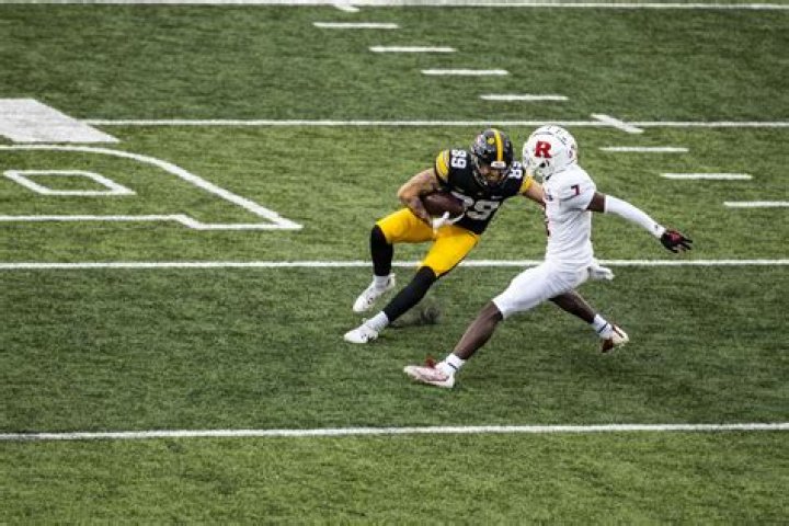 The Connecticut connection: Diante Vines, Nico Ragaini lead the Hawkeyes passing attack