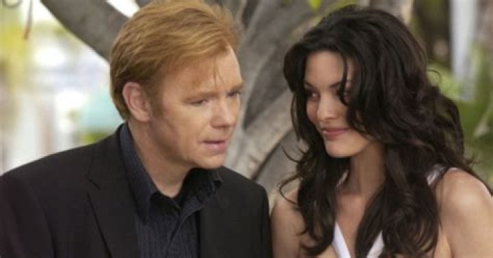The husband of Alana De La Garza is Michael Roberts. Five Things You Should Know