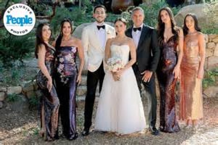 The worth of Sharon Umansky Benton, Mauricio Umansky’s sister