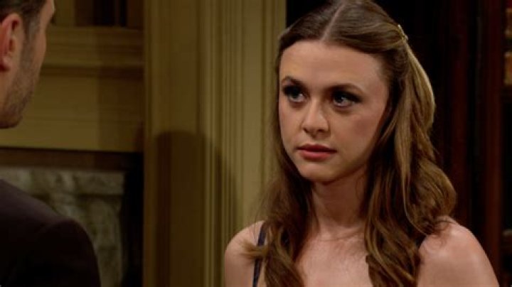 The Young and the Restless Spoilers: Will Phyllis Risk Violating Probation for Love?