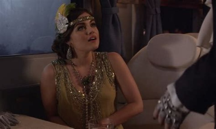 There's An Anagram In 'Pretty Little Liars' Halloween Train Episode 