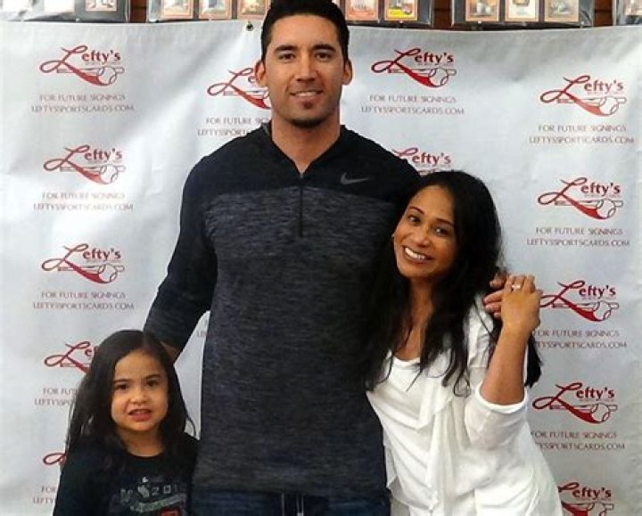 Travis Ishikawa Wife Rochelle Ishikawa: Married Life And Kids