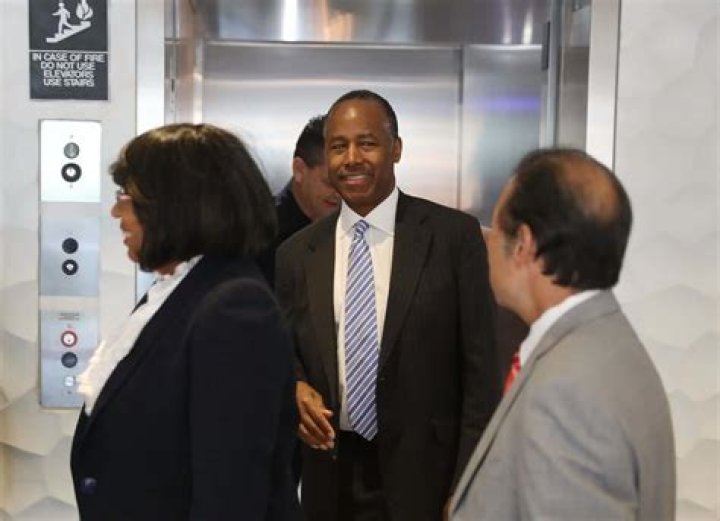 Tweet About Ben Carson Getting Stuck In an Elevator Takes a Left Turn Into a Debate About God’s Gender