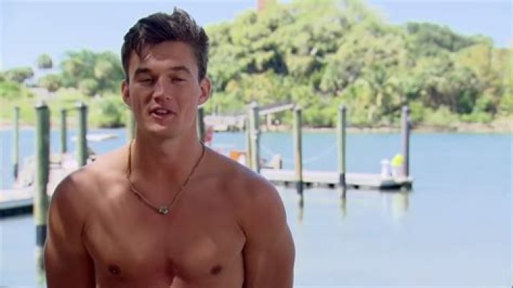 Tyler Cameron caught getting possessive of Hannah Brown on Instagram Live
